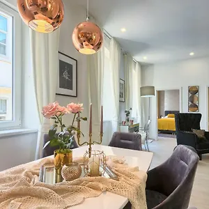 Hedone Luxury With Free Parking , Pula Kroatien